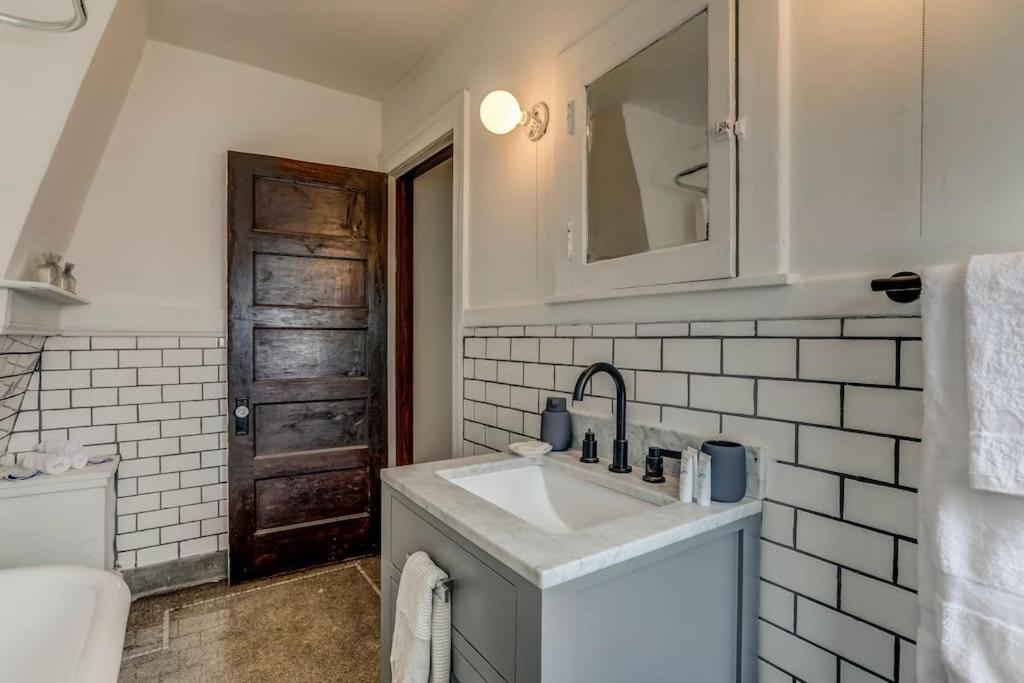 Luxe Mid-Century Styled Historic Townhouse #1 Villa Detroit Buitenkant foto